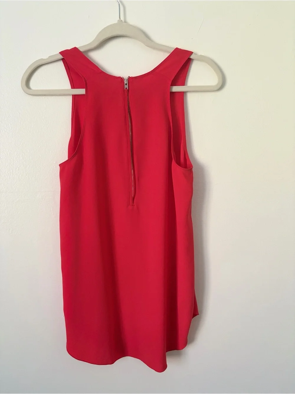 Aritzia Wilfred Sevres Red
Sleeveless Blouse High Low Top
Women's Size Small - Picture 3 of 6